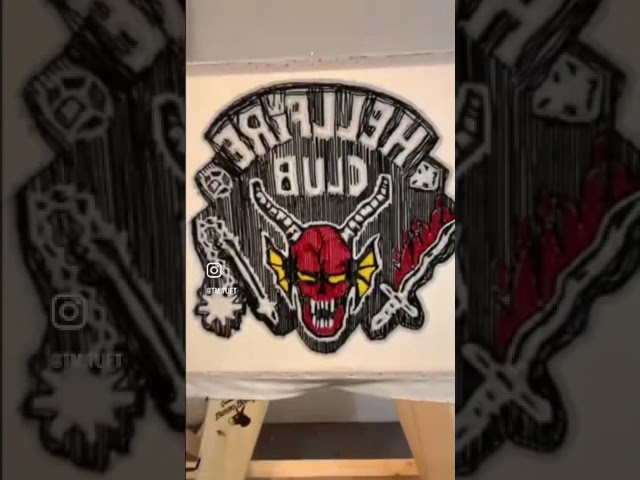 Vídeo relacionado con Stranger Things Patrón del Logo del Hellfire Club Manta Ultrasuave de Tacto Sedoso 152 x 127 cm