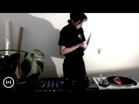 MNMT Live Stream - Laura Mrls