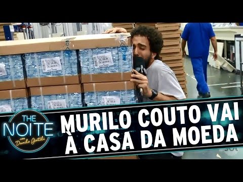 Murilo Couto vira Otávio Mesquita e vai à Casa da Moeda | The Noite (19/12/16)