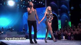 Maroon 5 - Moves Like Jagger, Victoria&#39;s Secret Fashion Show Live Performance.mp4