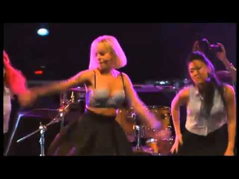 Alizée - Blonde / Alcaline (@ KISS FM Live)