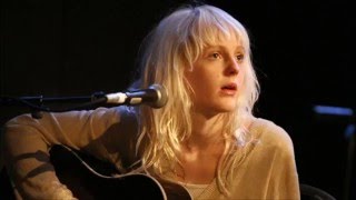 Laura Marling - Cross Your Fingers/Crawled Out Of The Sea (BBC 6 Music Session, 2008)