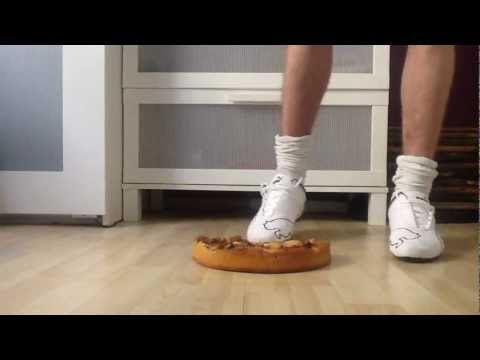 Puma vs. appel cake :)