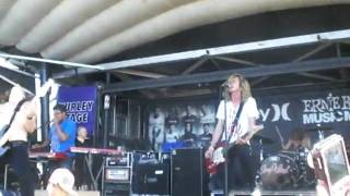 sing it loud- bite your lip