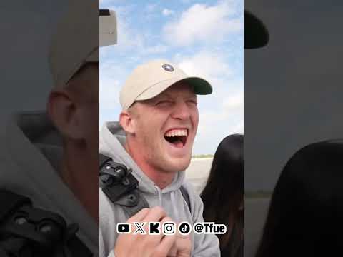 Pilot claims the earth is FLAT #tfue #shorts