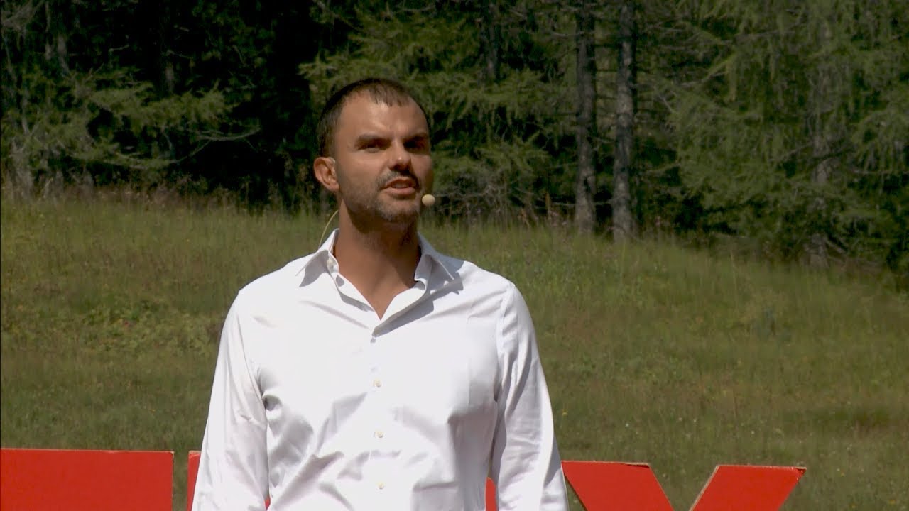 L’importanza di allenarsi a stare bene nel qui e ora | Daniele Cassioli | TEDxCortina