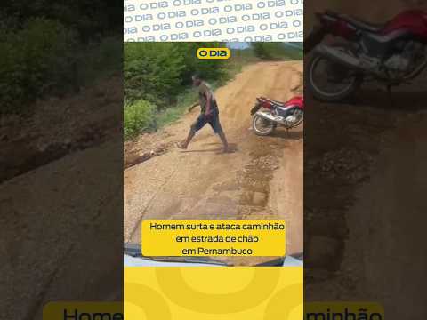 Homem surta e ataca caminhão em estrada de chão em Pernambuco