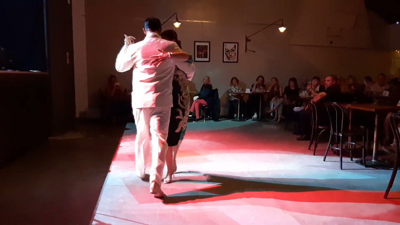 Bailan Andrea Fernandez Acerbi y Cristian Quevedo en Multiespacio 1927 de Venado Tuerto