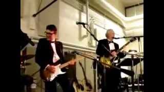 BUDDY HOLLY &amp; THE CRICKETS TRIBUTE SING &#39;BO DIDDLEY&#39; AT THE ARMORY, MINN, USA, 3/2/12.