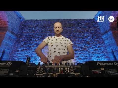 Tom Bug & Grooveline feat. Lee Wilson - Something's Takin' Over (Tom Bug - Stream City Live Vol. 1)