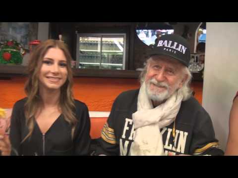 Ertekin Dinçay'ın Ortaköy'deki Mekanına güzeller akın etti