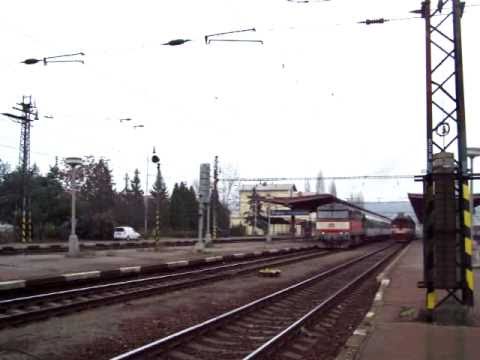 749 121 na čele R 1144 - Praha Vršovice - odjezd - 21.11.2010.