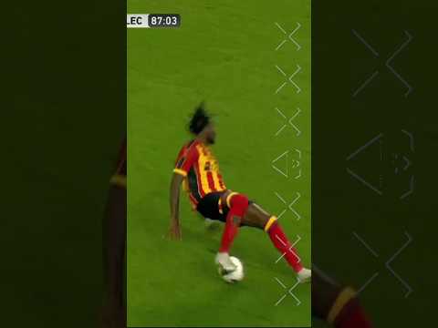 Kialonda Gaspar does it all, closes, falls and bounces