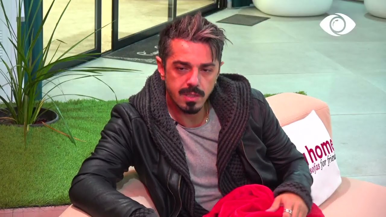 Nita-Amosit: Mua ma përplase derën, shoqeve të tua u fole shumë mirë!