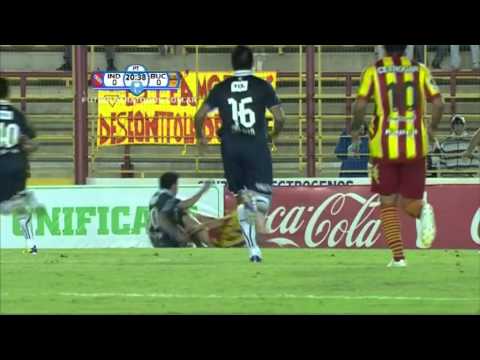 Tremenda patada de Pérez