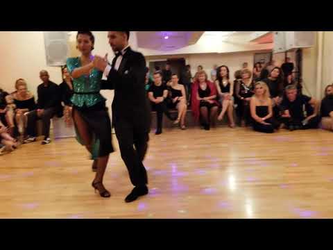 Argentine tango:  Yesica Esquivel & Ariel Leguizamon - tango escenario