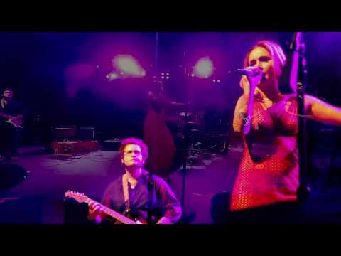 Carrie and The Cats - Live at The Paramount (Full)