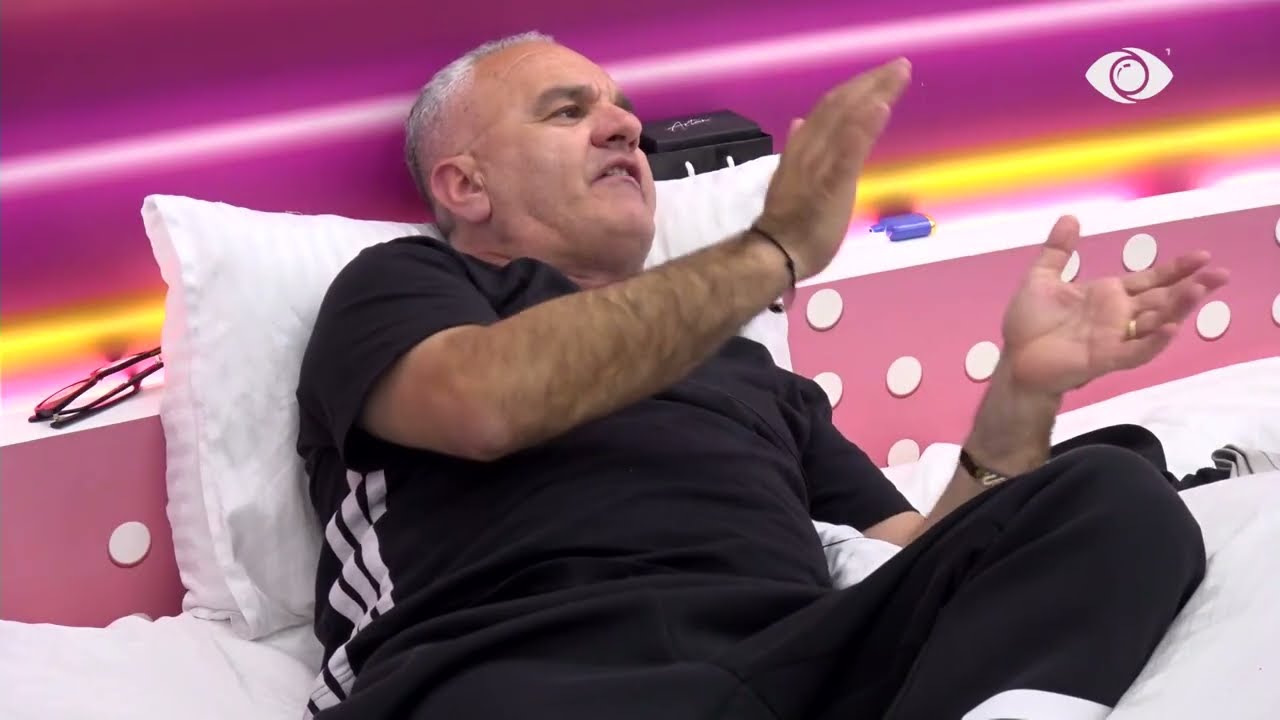 Nuk je burrë, ordiner/ Vijon debati mes Selin dhe Artanit