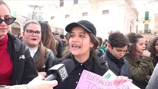 GLI STUDENTI IN CORTEO IN MEMORIA DI ANNA ROSA TARANTINO