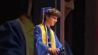 Download lagu Valedictorian delivers heartbreaking speech hours after burying father mp3
