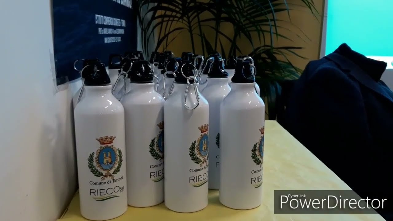 La scuola Schweitzer dice addio alle bottiglie di plastica
