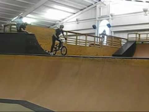 Harry Main bunnyhop flair drop in