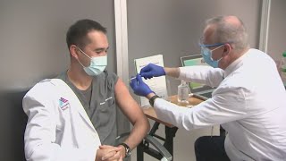 Walgreens scheduling appointments for new COVID vaccines