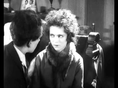 afbeelding MÃÂ©nilmontant (1926, Dimitri Kirsanoff) - music: Yegor Zabelov accordion.