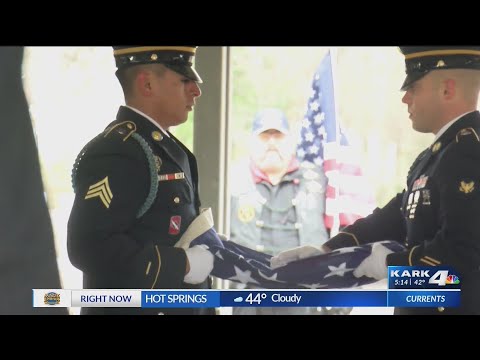 Hundreds attend funeral for Arkansas Veterans who had no family