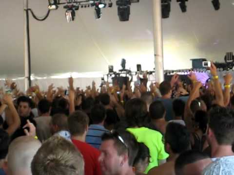 Chris Lake killin it@ Electric Zoo!