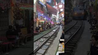 #河內火車街 #train #railway #hanoitrainstreet #hanoi