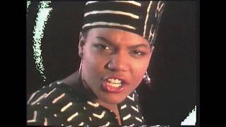 COLDCUT and QUEEN LATIFAH - Find A Way (Original Old School Music Video)