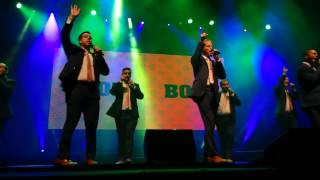 Straight No Chaser Chicago 12/17/16: Up on the Housetop