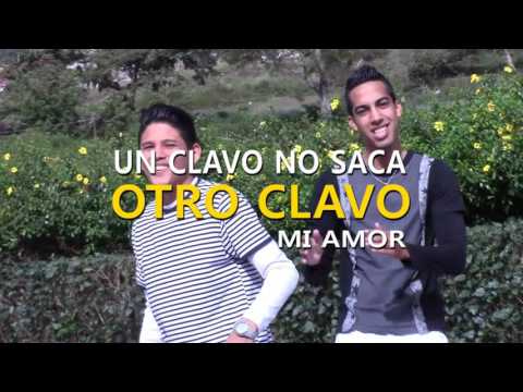 Video Otro Clavo (Letra) de Adrián y Slicker