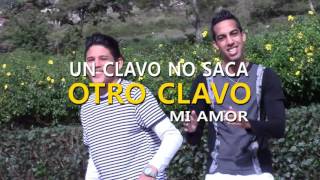 Video Otro Clavo (Letra) de Adrián y Slicker 