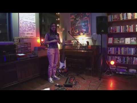 Laura Stavinoha sings Dawn by Meredith Monk, live at The Octopus in Oakland