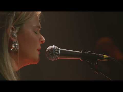 Dienne - Open Valley (live at Radio 1 Sessions)