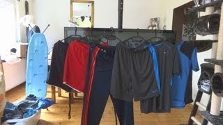 Kleidung fürs Fitnessstudio ( Hosen von Adidas und Nike, T-shirts von Lidl und Puma Basecap)