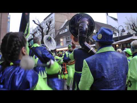 Mainzer Strassenfastnacht 2014 - Rosenmontag - Meenzer Nodequetscher vor Zeitungsente