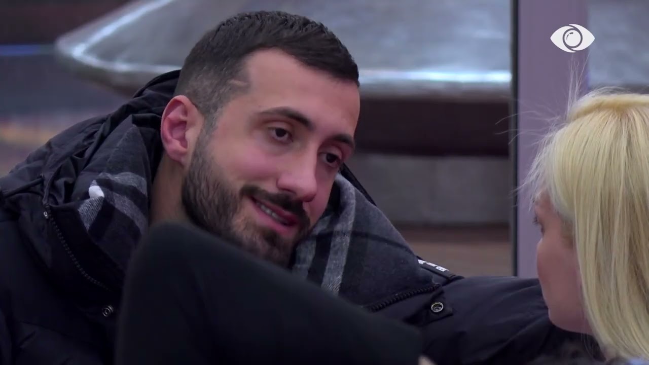 Topin ne e hedhim tek njëri-tjetri/ Vazhdon biseda mes Danjës dhe Jozit për lojën mes banorëve