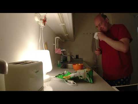 MongoTV_12051 - PENSION KOMMET - Del 2 - Spiser Skål Chips Til MORGENMAD Købt På KREDIT