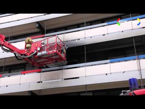 Flinke brand met gewonde in flat Sinclair Lewisplaats Rotterdam Ommoord