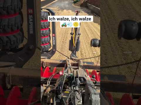 Ich walze, ich walze 🚜💨👀 #mais #silo #walze #fendt #agriculture #tractor #landwirtschaft #farmlife