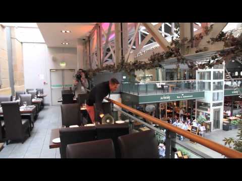 MFFtv: Markus Rosenberg överraskar MFF-supportrarna på samlingspuben i Glasgow