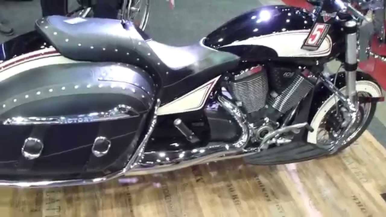 Victory ''Cross Roads Classic'' + Saddle Bags 90 Hp 180 Km/h 111 mph * see also Playlist