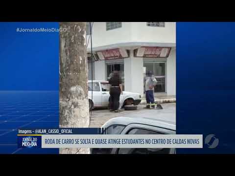 Roda de carro se solta e quase atinge estudantes em Caldas Novas