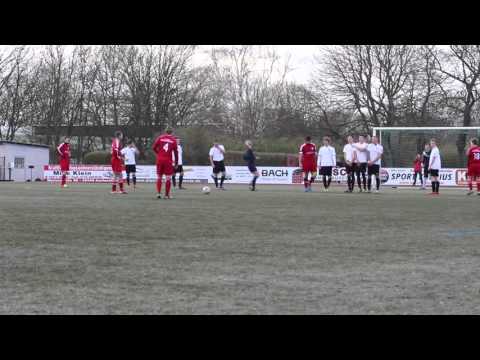 Nico Nazare Vaz tritt den Freistoß