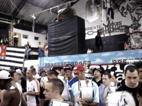 Bateria Gaviões - Carnaval 2005