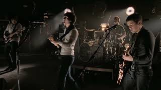 Arctic Monkeys - This House is a Circus (Live At The Apollo in December 2007) [HD] 1080p)