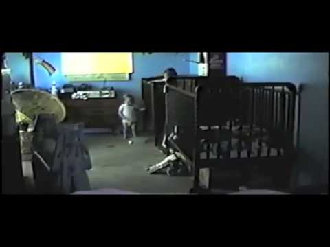 Ucieczka z łóżek dziecięcych - ukryta kamera